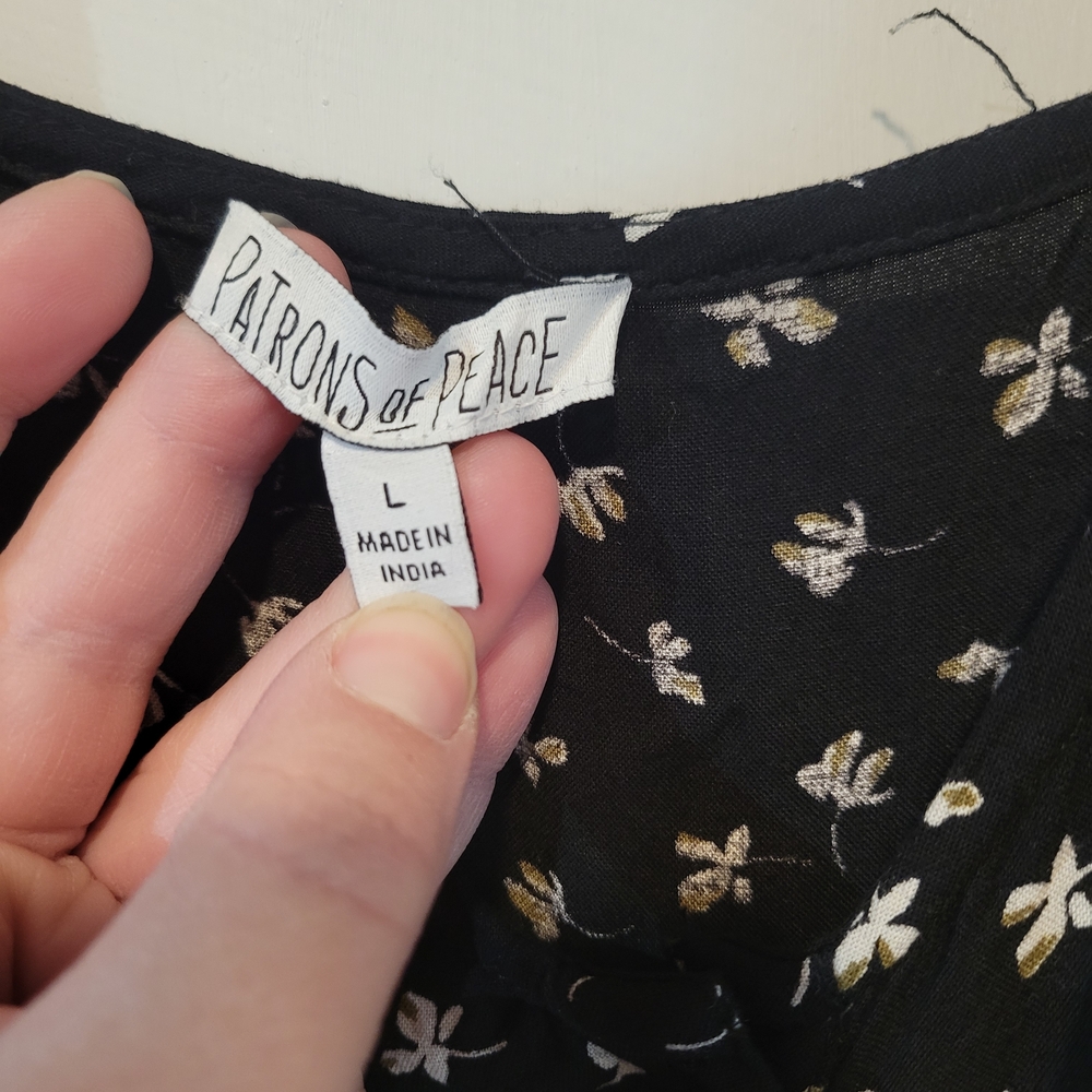 Chic Black Floral Midi Dress - Picture 4 of 7